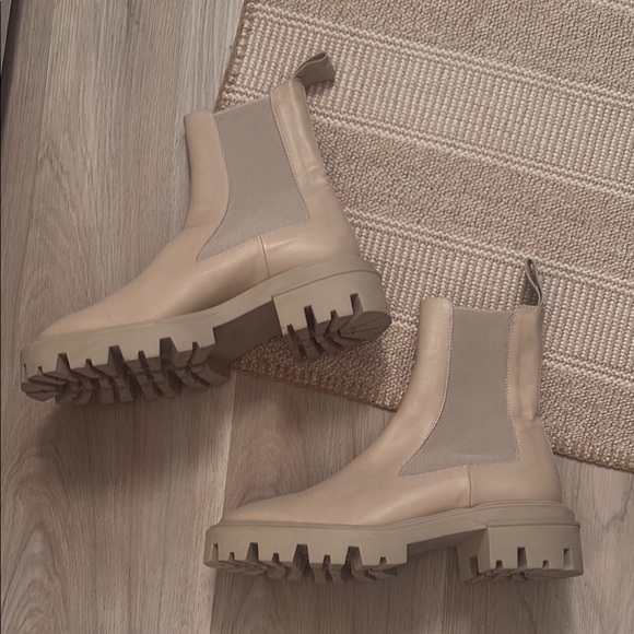 Tan/beige Chelsea Boots from Zara - Picture 2 of 4